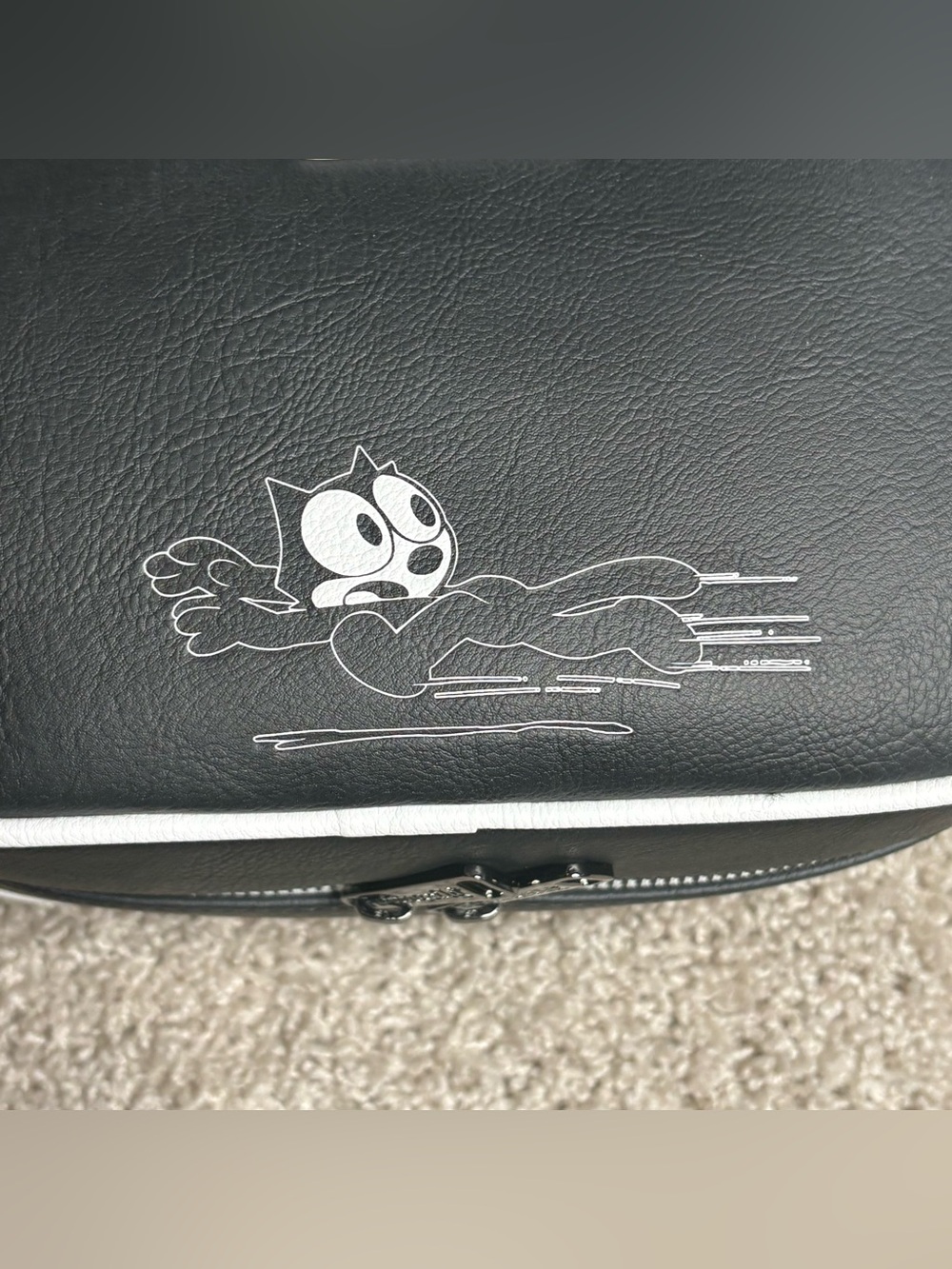 Loungefly Felix The Cat Crossbody Bag - Picture 4 of 9